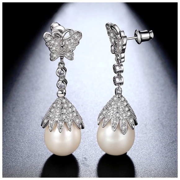 Swarovski Crystals The Aline Pearl Earrings - Picture 4 of 6